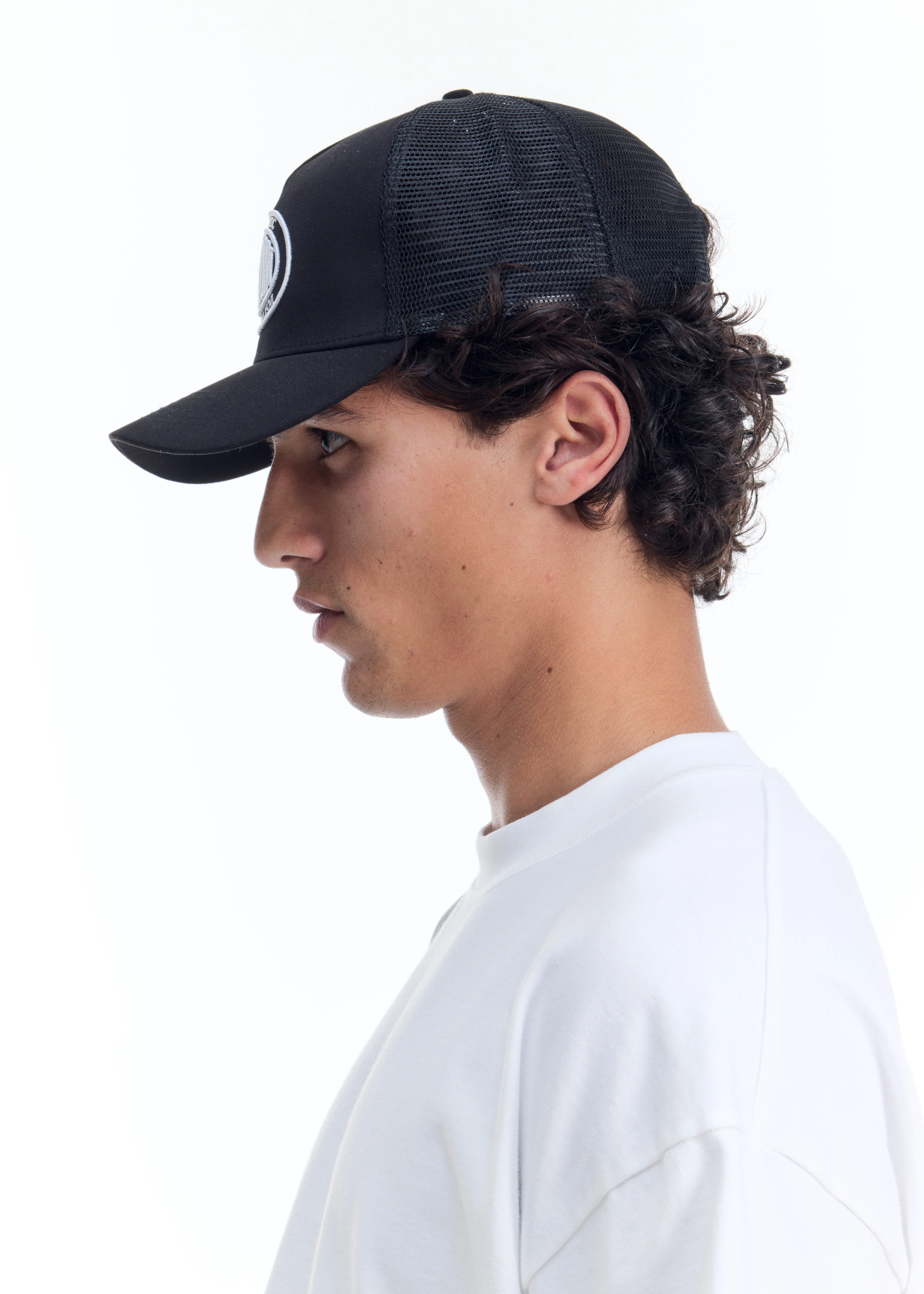 CREST TRUCKER CAP - Image 3